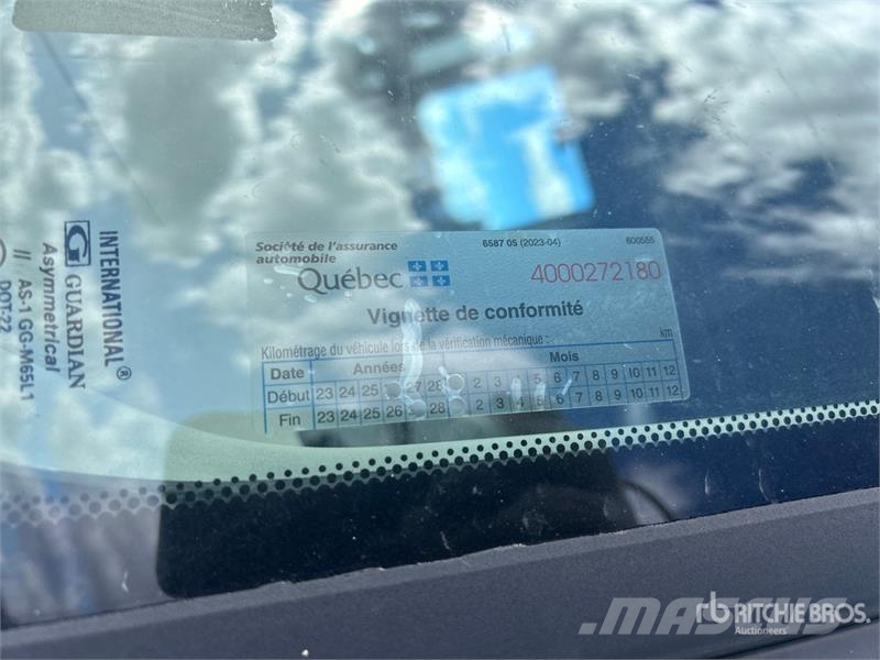 International 4300 SBA Vieglais kravas automobilis/izkraušana no sāniem