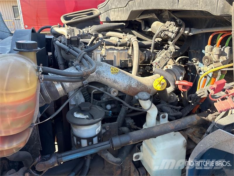 International 4300 SBA شاحنات خفيفة/مفصلية الجوانب