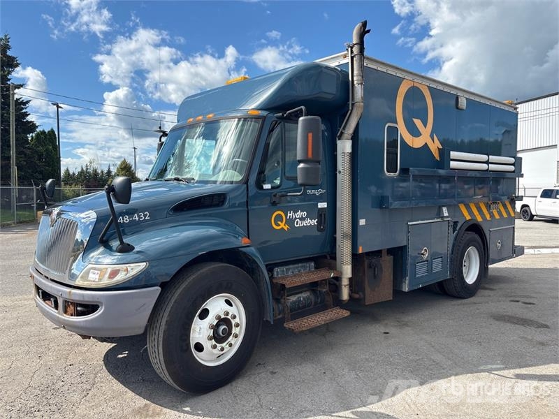 International 4300 SBA Flakbilar/Pickuper