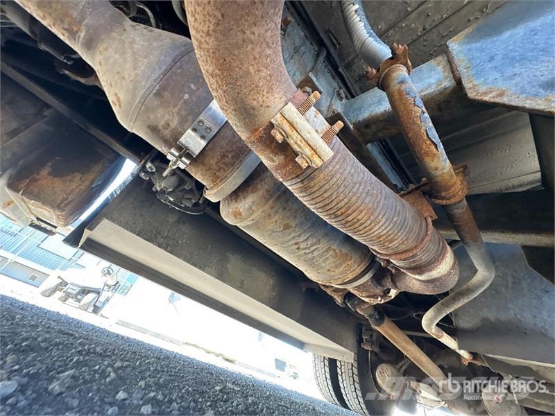 International 4300 SBA شاحنات خفيفة/مفصلية الجوانب