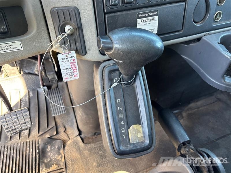 International 4300 SBA LP Фургони