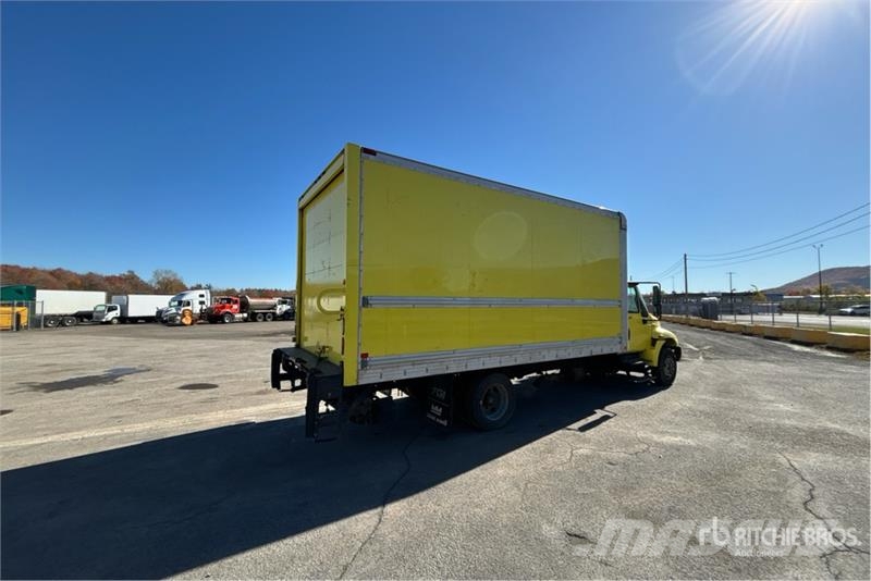 International 4300 SBA LP Фургони