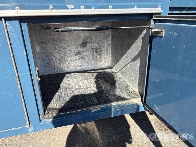 International 4300 SBA Flakbilar/Pickuper