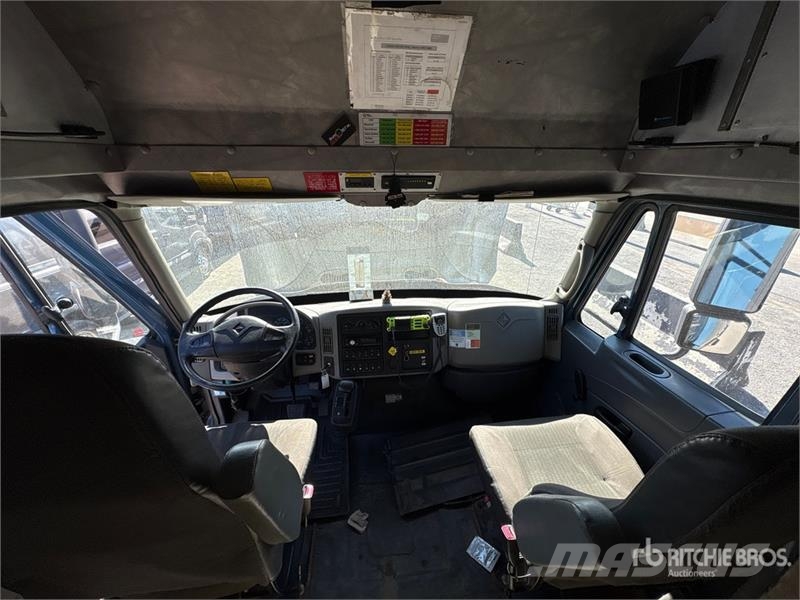 International 4300 SBA شاحنات خفيفة/مفصلية الجوانب