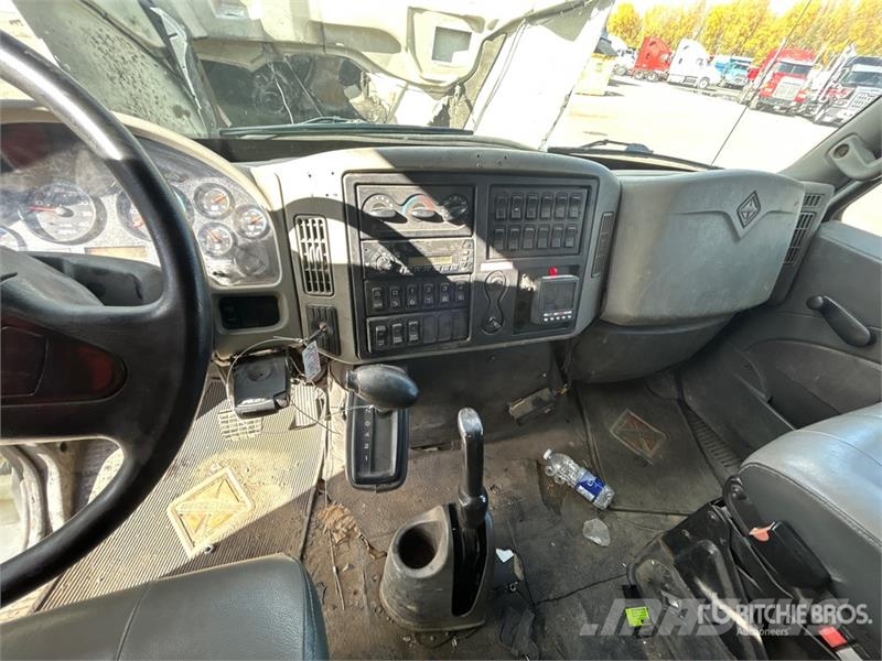 International 4300 SBA Vieglais kravas automobilis/izkraušana no sāniem