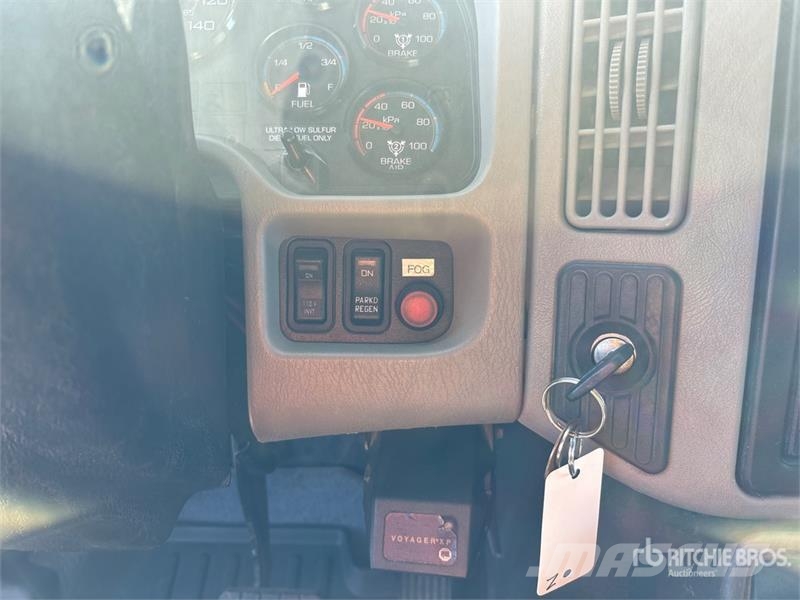 International 4300 SBA شاحنات خفيفة/مفصلية الجوانب