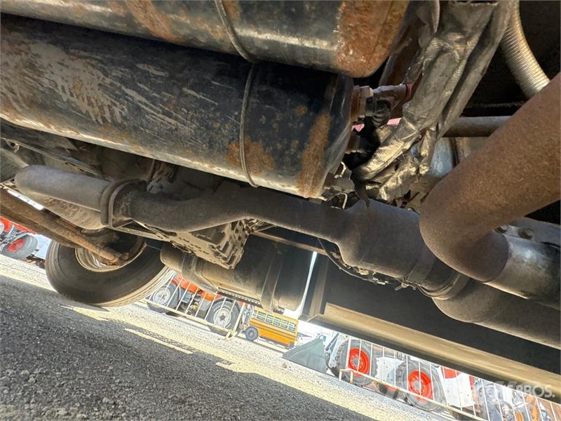 International 4300 SBA Flakbilar/Pickuper