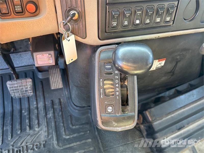 International 4300 SBA شاحنات خفيفة/مفصلية الجوانب