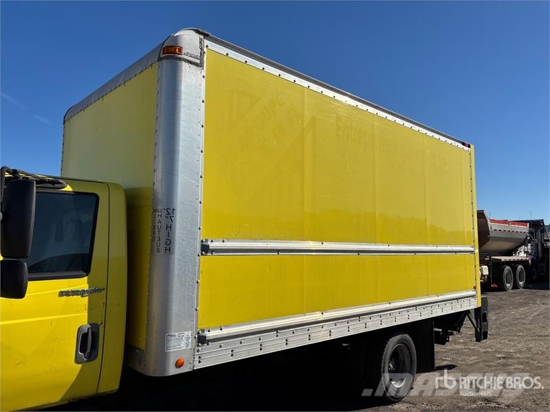 International 4300 SBA LP Фургони