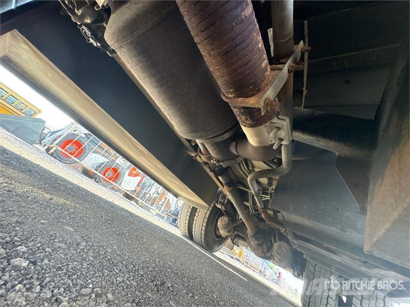 International 4300 SBA Flakbilar/Pickuper