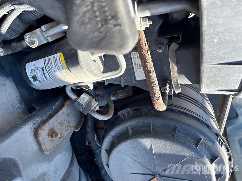 International 4300 SBA شاحنات خفيفة/مفصلية الجوانب
