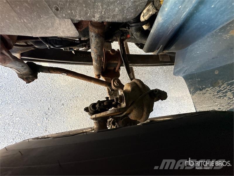 International 4300 SBA Flakbilar/Pickuper