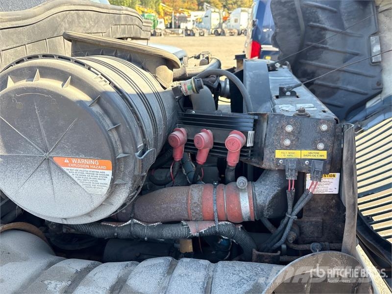 International 4300 SBA شاحنات خفيفة/مفصلية الجوانب