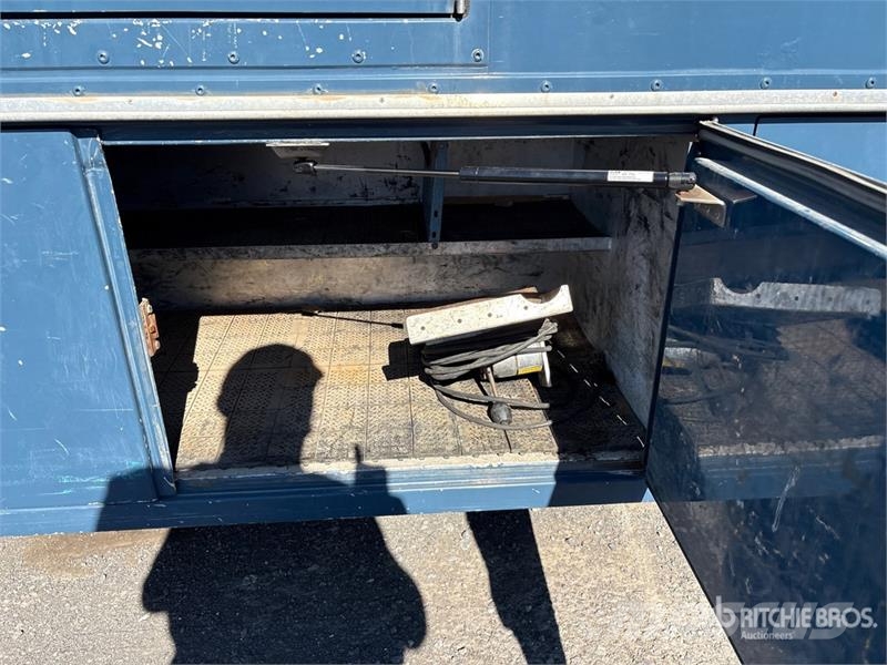 International 4300 SBA Pickup/Sideaflæsning
