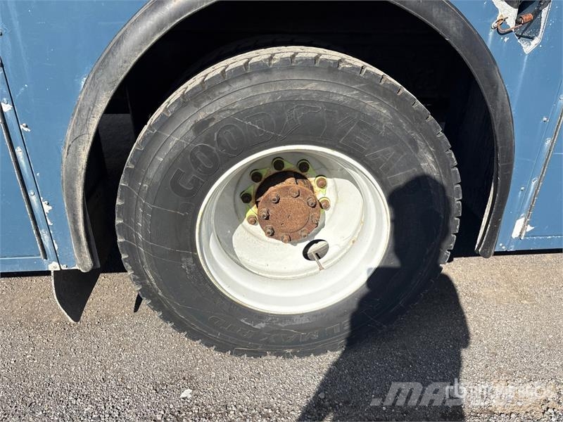 International 4300 SBA Flakbilar/Pickuper