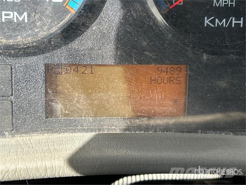 International 4300 SBA Vieglais kravas automobilis/izkraušana no sāniem