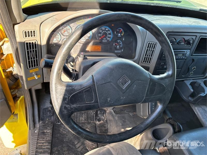 International 4300 SBA LP Фургони