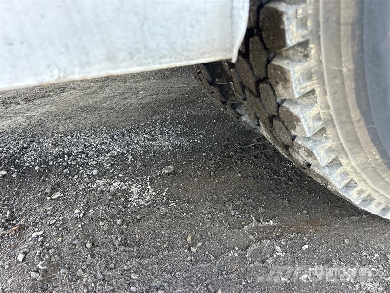International 4300 SBA Vieglais kravas automobilis/izkraušana no sāniem