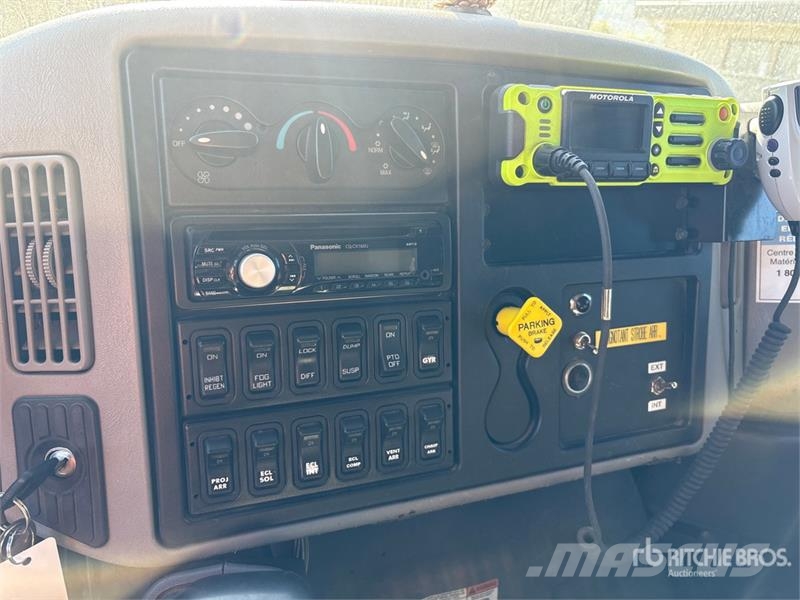 International 4300 SBA شاحنات خفيفة/مفصلية الجوانب