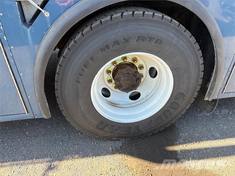 International 4300 SBA شاحنات خفيفة/مفصلية الجوانب