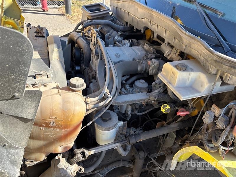 International 4300 SBA LP Фургони