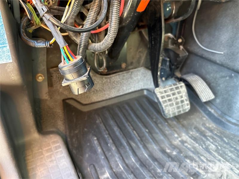 International 4300 SBA شاحنات خفيفة/مفصلية الجوانب