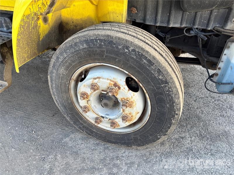 International 4300 SBA LP Фургони