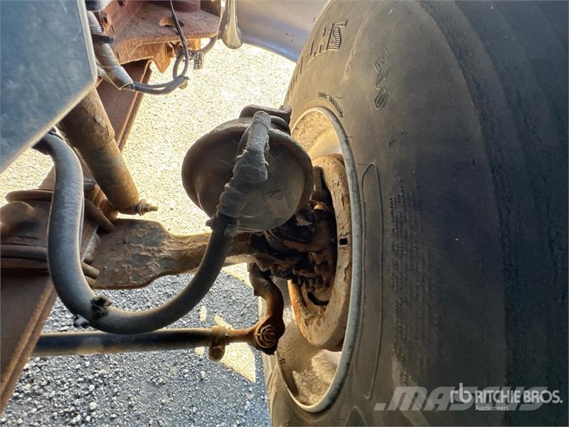 International 4300 SBA شاحنات خفيفة/مفصلية الجوانب