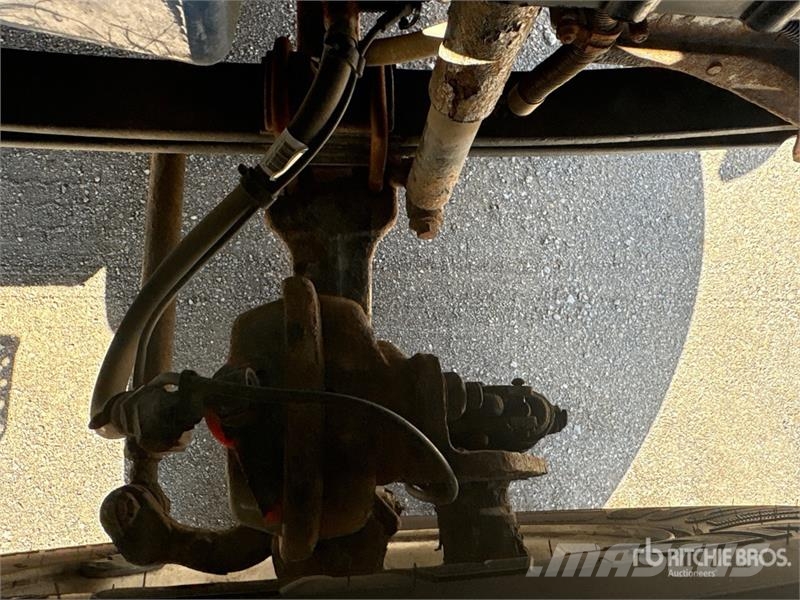 International 4300 SBA Flakbilar/Pickuper