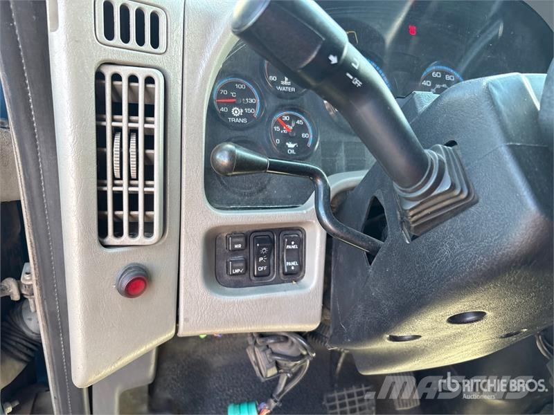 International 4300 SBA Flakbilar/Pickuper