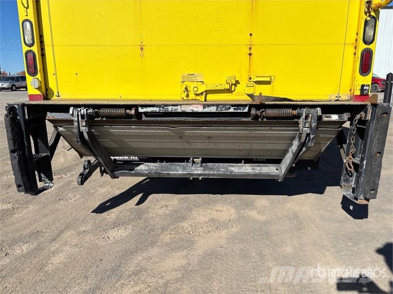 International 4300 SBA LP Фургони
