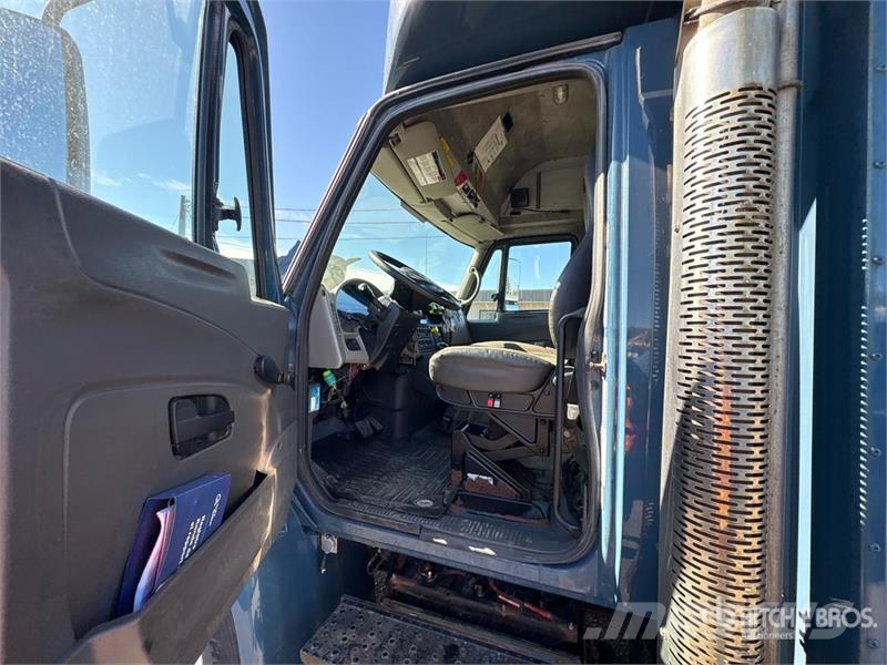 International 4300 SBA شاحنات خفيفة/مفصلية الجوانب