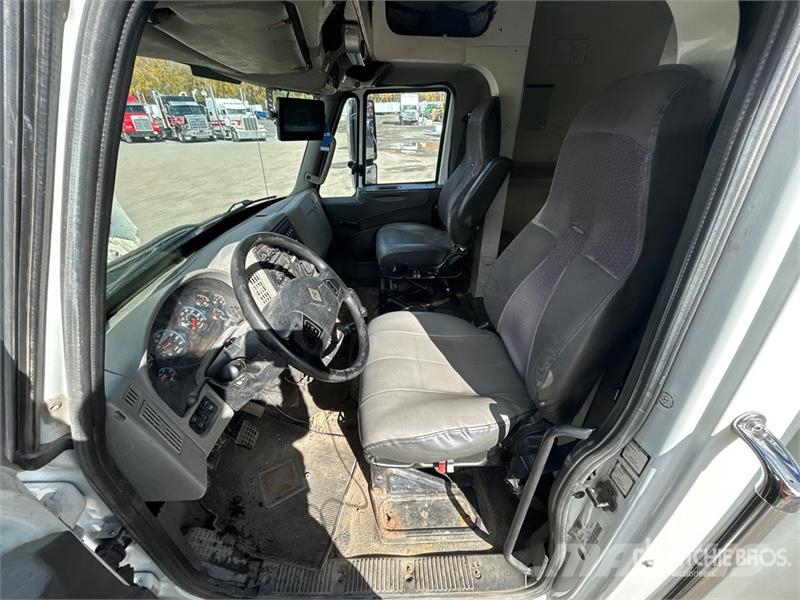 International 4300 SBA Vieglais kravas automobilis/izkraušana no sāniem