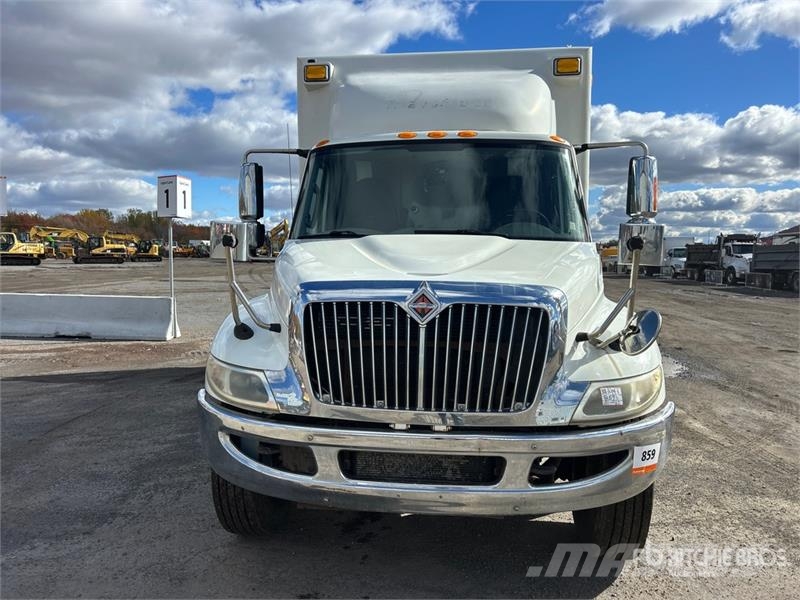 International 4300 SBA Vieglais kravas automobilis/izkraušana no sāniem
