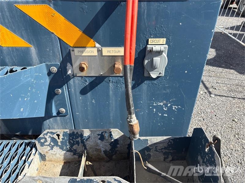 International 4300 SBA Flakbilar/Pickuper