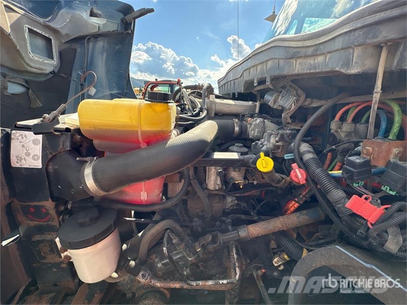 International 4300 SBA Flakbilar/Pickuper