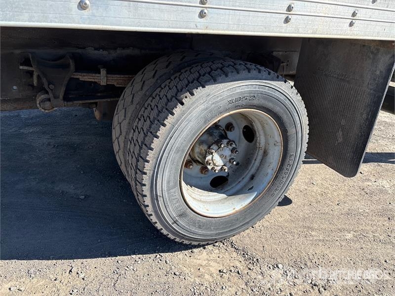 International 4300 SBA LP Фургони