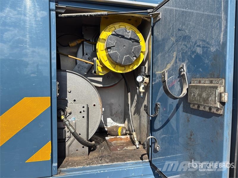 International 4300 SBA Flakbilar/Pickuper