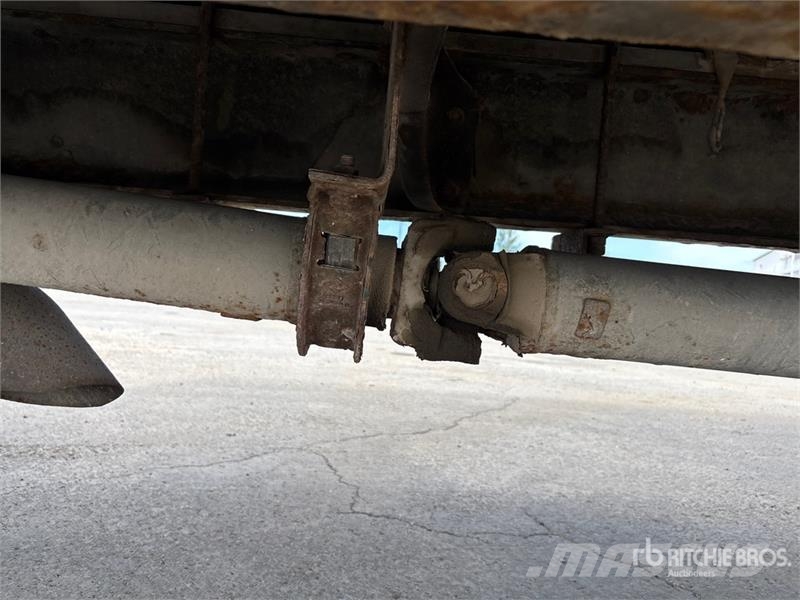 International 4300M7 SBA 4x2 Van Truck Box trucks