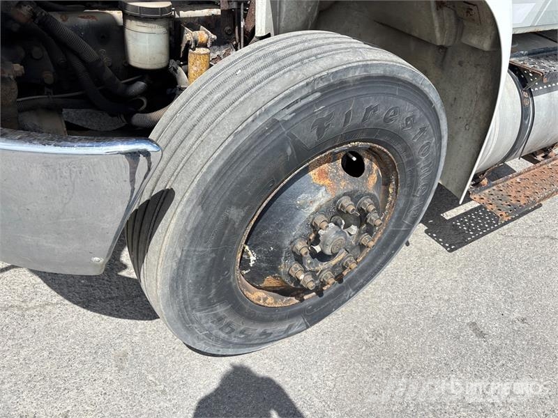 International 4300M7 SBA 4x2 Van Truck Box trucks