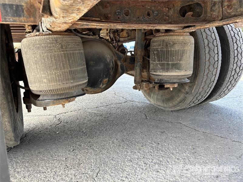 International 4300M7 SBA 4x2 Van Truck Box trucks