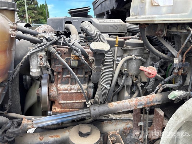 International 4300M7 SBA 4x2 Van Truck Box trucks