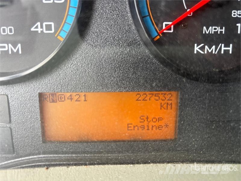International 4300M7 SBA 4x2 Van Truck Box trucks