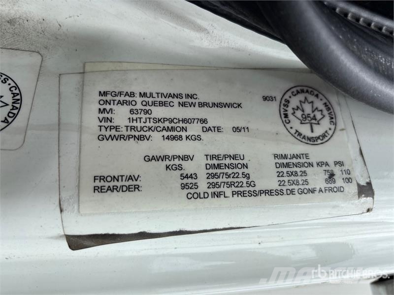 International 4300M7 SBA 4x2 Van Truck Box trucks