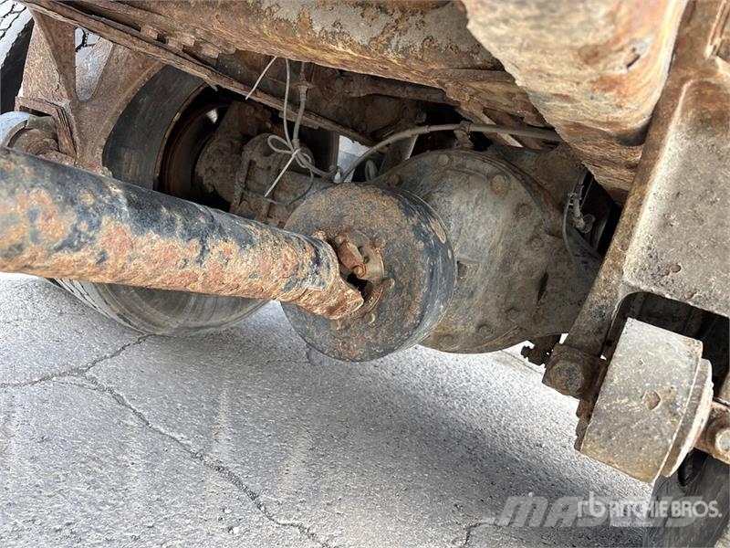 International 4300M7 SBA 4x2 Van Truck Box trucks