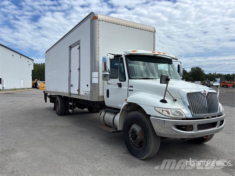International 4300M7 SBA 4x2 Van Truck Box trucks