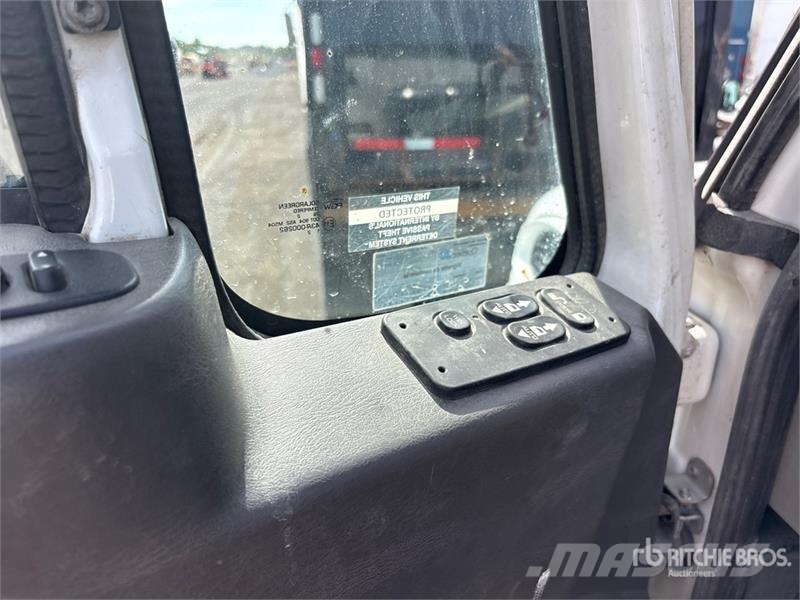 International 4300M7SBA Cabinas