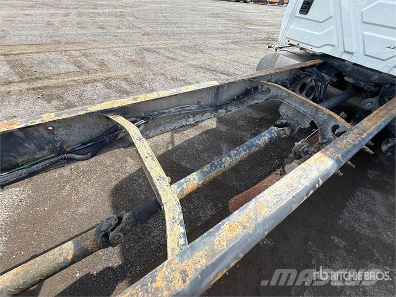International 4300M7SBA Cabinas