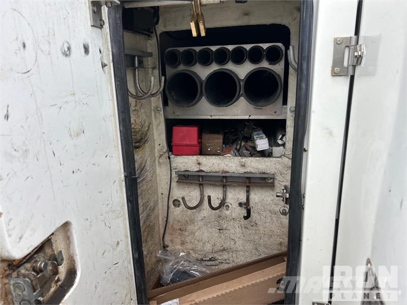 International 4400 Plataformas aéreas montadas em camião