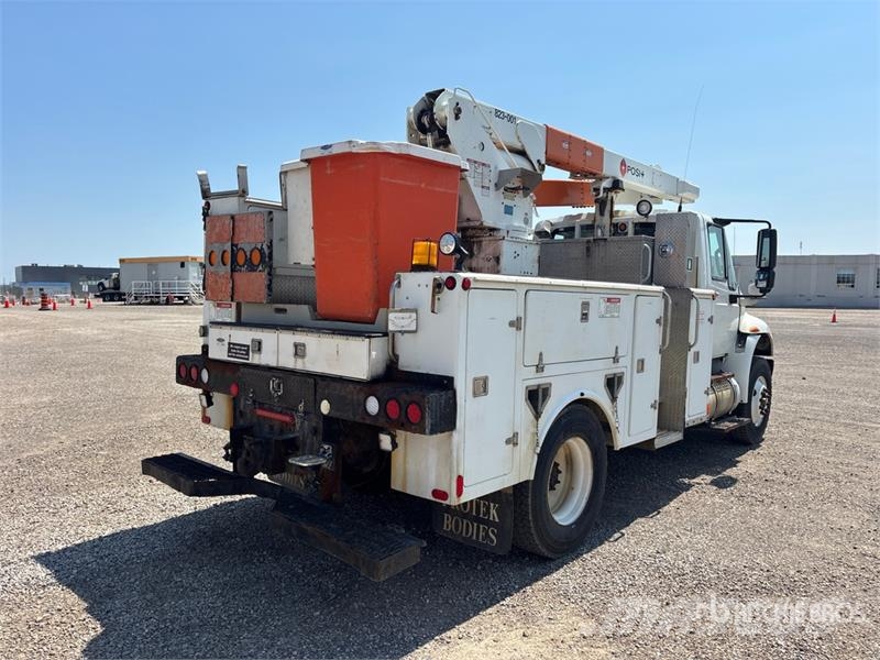 International 4400 Teherautóra szerelt emelők és állványok